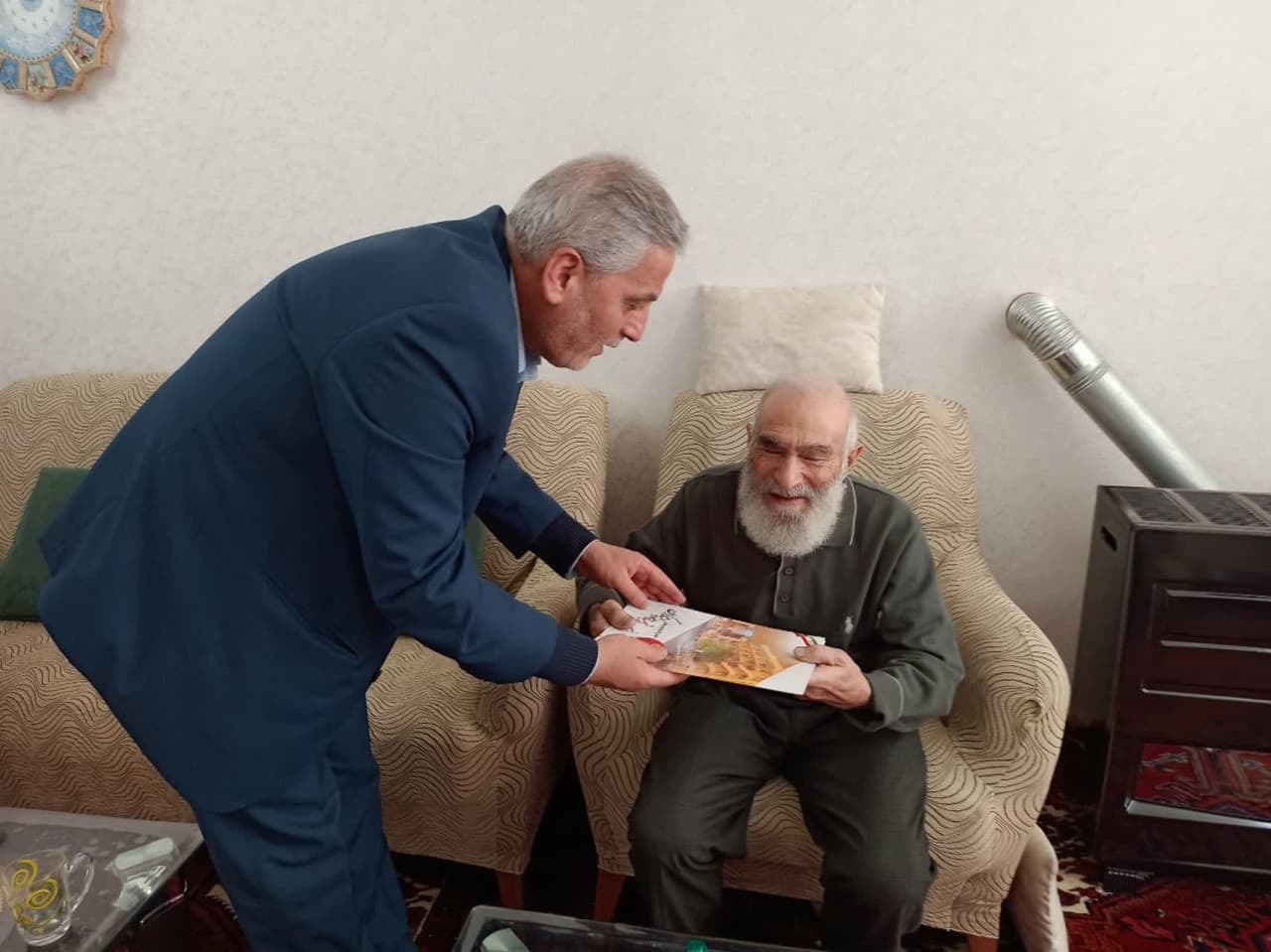 علی‌اکبر سلمانی با خانواده شهدای مراغه دیدار تازه کرد