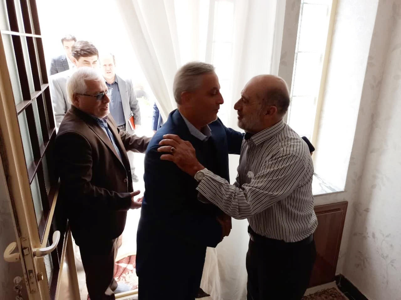 علی‌اکبر سلمانی با خانواده شهدای مراغه دیدار تازه کرد