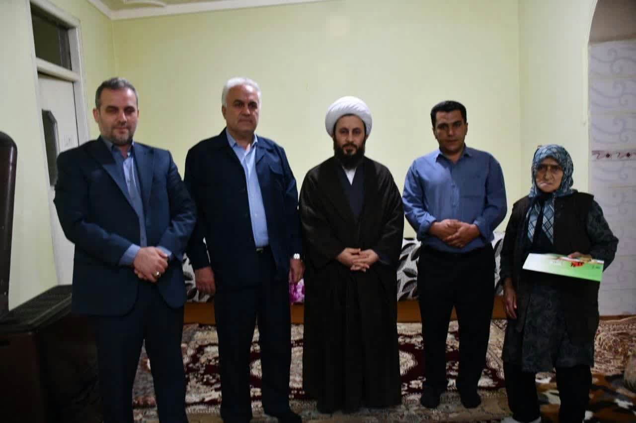 دیدار مسئولین شهرستان خوی با خانواده معظم شهیدان اسماعیل زهرابی و علی عبدالهی