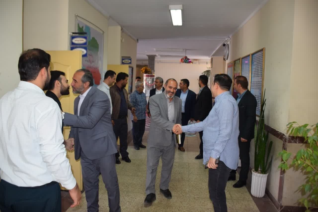 دیدار  فرماندار و ریاست بنیاد شهید و امورایثارگران  میاندوآب  از مدارس شاهد