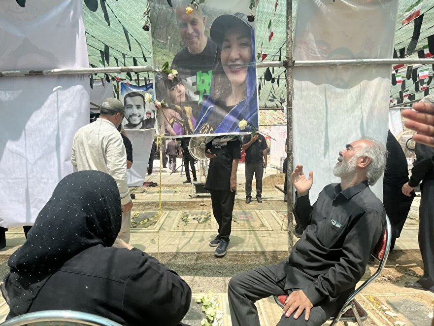 گزارش تصویری/ قطعه ۴۲ بهشت زهرا (س) و داغی که دلها نشست گزارش تصویری/ قطعه ۴۲ بهشت زهرا (س) و داغی که دلها نشست