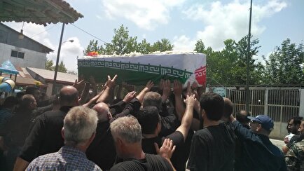 کلیپ/ تشییع پیکر شهید امیرحسین صالحی، جوان ۱۹ ساله گیلانی