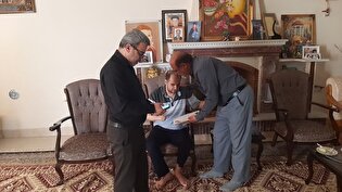 تجلیل مدیرکل بنیاد شهید فارس از دو جانباز سرافراز...