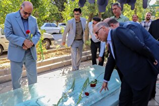 برگزاری آیین گلباران قبور مطهر شهدا در آستانه...