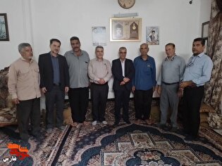 دیدار معاون فرهنگی بنیاد فارس از خانواده شهید...
