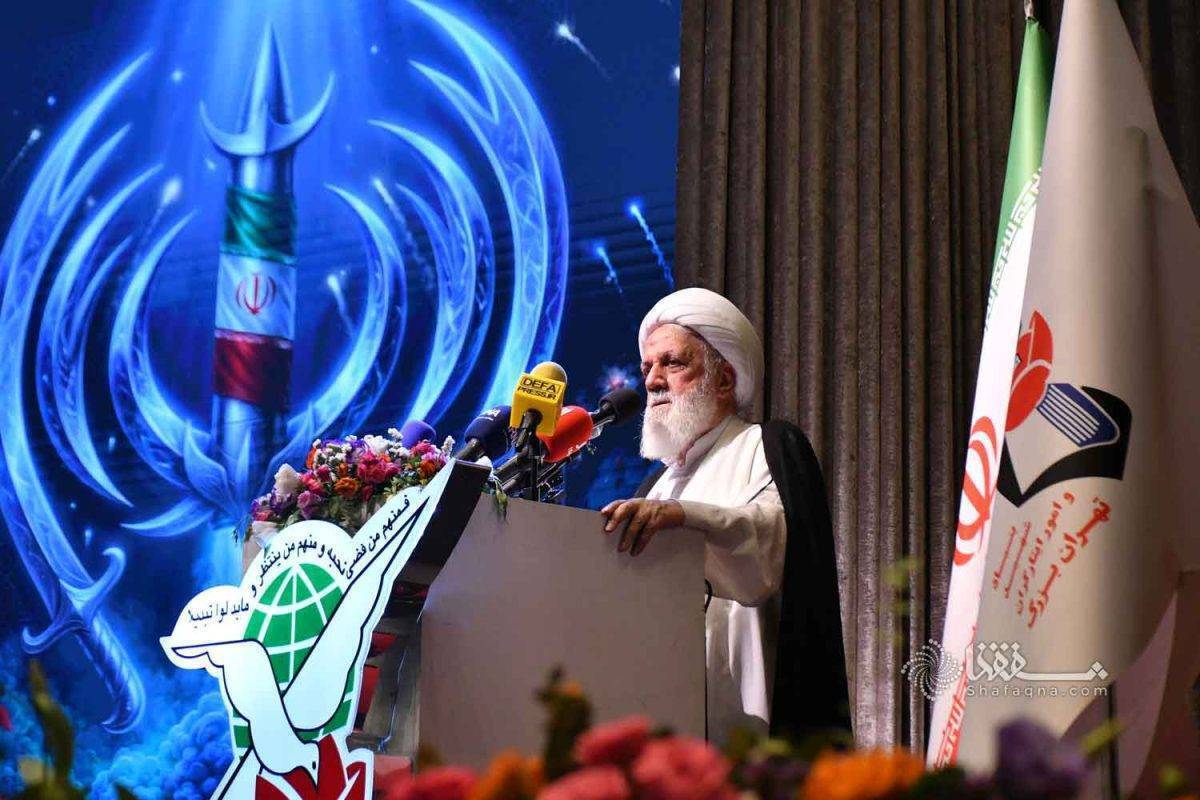 تأکید آیت&zwnj;الله سیستانی بر فعالیت دینی متناسب با شرایط جوامع است/شهدا منشأ آثار و برکات ماندگار هستند