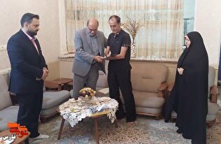 دیدار مدیرکل بنیاد شهید فارس با جانباز ۷۰ درصد...