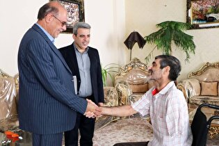 دیدار مدیرکل بنیاد شهید فارس با دو جانباز ۷۰ درصد...
