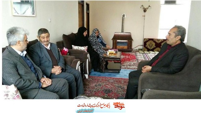 دیدار و تجلیل مسئولین از پدر شهید در چایپاره