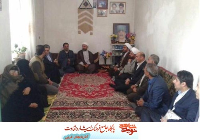 دیدار از خانواده شهدای محترم شرفی، جودی و عبدالله زاده با حضور رییس قبلی و سرپرست جدید بنیاد شهید و امورایثارگران شهرستان ماکو و مسولان و روسای ادارات به مناسبت روز پدر و پدران آسمانی