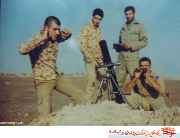 شهید منوچهر بیجاری- سمت راست- نفر اول نشسته