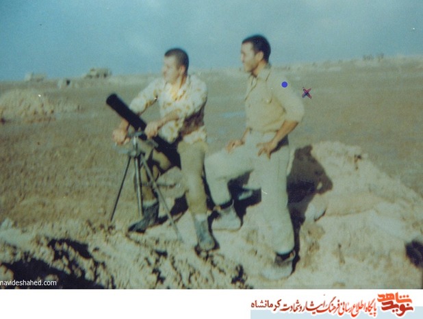 شهید منوچهر بیجاری- سمت راست