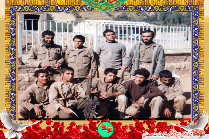 نفر سوم نشسته از راست شهید سیدمهدی سیادت