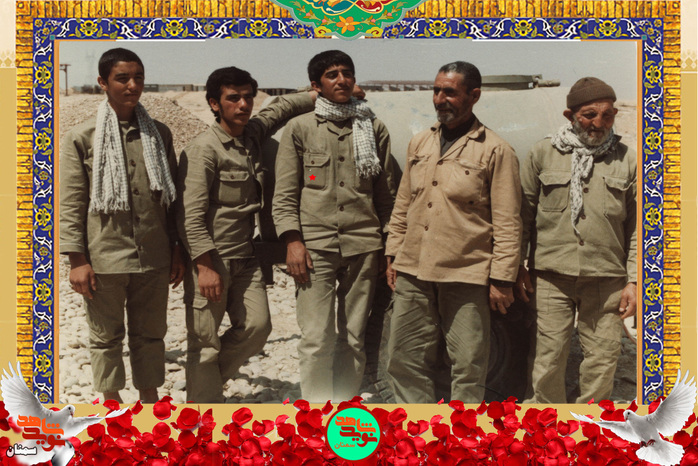 نفر وسط شهید رضا شجاعیان