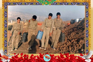 نفر دوم از چپ شهید محمد پایون