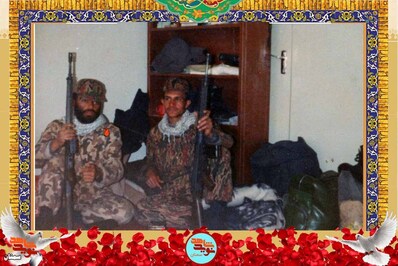 نفر سمت چپ شهید اسدالله مومنی